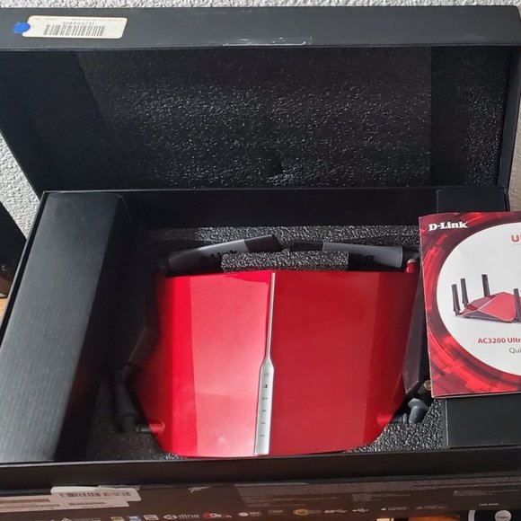 D-Link DIR-890L Tri-Band Ultra Wifi AC3200 Cloud Router - Picture 2 of 5